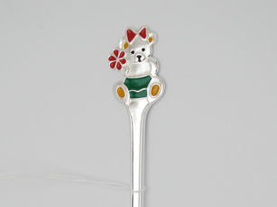 Детская серебряная ложка с эмалью "Мишка - девочка"