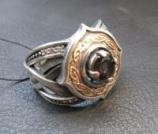 Кольцо серебряное "ELFE" с золотом и гранатом