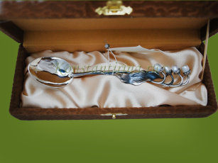 Серебряная ложка с жемчугом "Ландыш"